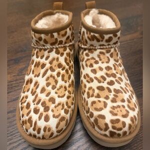 UGG Classic Ultra Mini Leopard Jasmine NEW Size 6